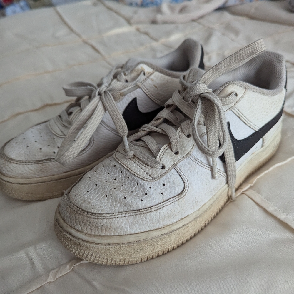 Nike air 1s black and white